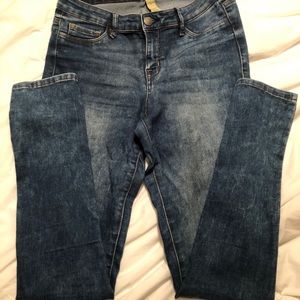 ⬇️💲⬇️Refuge soft denim skinny jean.